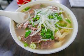 這河內36古街裡的傳統好滋味，繼台北101美食街，「飛機河粉」還要進駐 台北車站 站前商圈，為歡慶開幕，推出「生牛肉河粉」買一送一優惠，開幕首3日共限量300碗，還有可免費喝 越南 咖啡。 編輯 劉佳佳 撰文 劉佳佳／ 圖片提供. å¯§å¤å¤œå¸‚æ¸…çˆ½è¶Šå—å°åƒé€å‡ºæ·¡æ·¡ç²‰ç´…è‰²çš„ç‰›è‚‰æ²³ç²‰ Ettodayæ—…éŠé›² Ettodayæ–°èžé›²