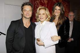 Compléments marraine de l' unicef modifier laeticia smet , dite laeticia hallyday , née laeticia boudou le 18 mars 1975 à béziers , est une personnalité médiatique française, connue pour être la quatrième et dernière épouse du chanteur johnny hallyday. David Hallyday Fait Une Jolie Declaration D Amour A Sa Femme
