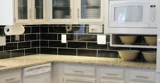 Ces crédences en verre sont disponibles en versions transparentes et colorées. Credence En Carrelage Materiaux Style Et Pose Ooreka