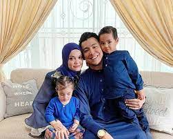 She was born on december 1, 1985 and her birthplace is london, england. Minta Dijauhkan Dari Gangguan Syaitan Puteri Sarah Sambut Hari Lahir Sendirian Kosmo Digital