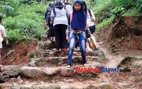 Curug benowo merupakan air terjun yang berlokasi di ungaran semarang. Kondisi Jalan Di Kawasan Curug Tujuh Panjalu Ciamis Dikeluhkan