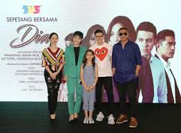 Drama kali ini berbeza dari drama sebelum ini sebab drama melastik ke hatimu adalah drama dari adaptasi novel melastik ke hatimu hasil karya aqma dee. Jangan Peluk Cium Tapi Sentuh Saja Irwansyah Hiburan Mstar