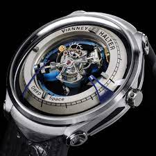 The shapes are great, and there's enough visual interest with elements such as the textured dial to catch the eye. Deep Space Tourbillon Gphg
