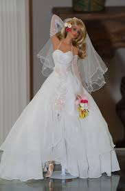 Gloria Lugo Chapin Adli Kullanicinin Magnifique Barbie Autre Panosundaki Pin Gelinler Moda Bebekleri Uzun Gelinlikler