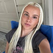 Lulu Ayers's Instagram, Twitter & Facebook