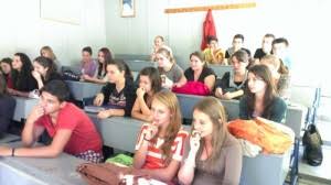 Calendarul examenelor pentru capacitate 2015 a fost publicat, vineri, de ministerul educaţiei. Admitere Liceu 2015 Ghidul Candidatului Cum Se CalculeazÄƒ Media NumÄƒrul De Locuri La Licee Si Criterii De Departajare Alba24