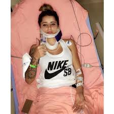 Leticia began skating with a group of boys when she was 9 years old. Leticia Bufoni Boardriding