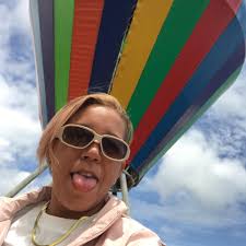 Anuel se ve tan simpático en esa foto, “Con esa cara de niño bueno y  sonrisa relajada. ❤️❤️😍