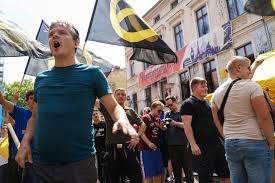Nun wollen die rechtsextremen aktivisten in halle ein zentrum aufbauen. Identitare Bewegung In Halle Versagte Die Inszenierung Der Rechtsextremen Watson
