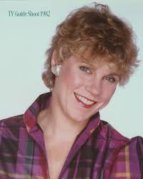 And so it begins… . . . . #crafty #rughooking #fullcircle #yarn  #andsoitbegins #rug #novascotia #wool #deannefitzpatrickstudio