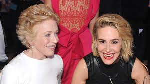 It's been five years since sarah paulson and holland taylor were first romantically linked in 2015. Sarah Paulson And Holland Taylor Share Sweet Tweets Abc News