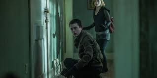 A trio of reckless thieves breaks into the house of a wealthy blind man, thinking they'll get away. Don T Breathe See It Or Not Scene Critics Debate