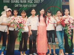 Đã quá quen với các công nghệ làm đẹp hiện đại và tiện dụng, có khi nào nàng tự hỏi các bà các mẹ mình ngày xưa làm đẹp và trang điểm vất vả như thế nào không? Báº¡n Cá»±c Than Cong Khai áº£nh Thá»i Tráº©u Tre Cung Hoa Minzy 2sao