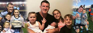 Former rugby league star paul gallen silenced any lingering critics of his boxing ability on wednesday evening, toppling australia's only heavyweight champion lucas browne with a brutal first. Gallen Nominated For Sports Dad Of The Year Sharks