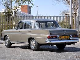 Pin Op Mercedes Benz