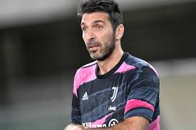 He is one of the few recorded players to have made over 1,100 professional career. Superman Returns Gigi Buffon Kehrt Zu Parma Zuruck Onefootball
