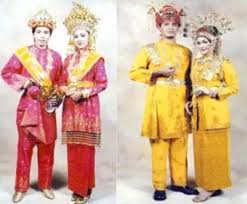 Baju tradisional melayu merujuk kepada baju tradisional orang melayu, terutamanya baju melayu dan baju kurung. Baju Adat Provinsi Riau Bangka Belitung Dan Aceh Yang Indah Soloensis