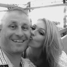 Elisha Snyder's Instagram, Twitter & Facebook