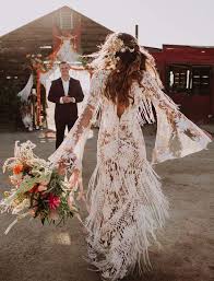 21 Oh So Amazing Bell Sleeve Wedding Dresses Weddings Fringe Wedding Dress Bell Sleeve Wedding Dress Lace Dress Boho