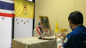 ·(of a priest) to speak, say, talk, or converse (to/with a royal person).··used by a priest as a conventional greeting or an expression of affirmation or assent when addressing a royal person. Ah 00lnghssbqm