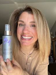 Has anyone else used the Percy & Reed volume spray? I've used it a couple  of times and each time it leaves my hair coated, sticky and lank it's awful  :-( they