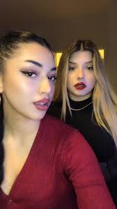 lezbiyen degilizzzzzz dhwhhshwhshshs #beniöneçıkart #kesfetteyi #ask #love  #loveis #siyah #sarisin