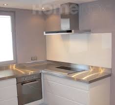 La crédence est un élément primordial dans toute bonne cuisine, il sert à ranger la vaisselle et autres objets que. Cuisine Contemporaine Inox Credence En Verre