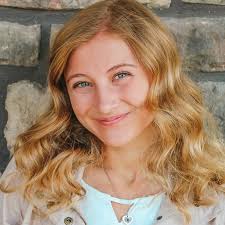 Maggie Scott's Instagram, Twitter & Facebook