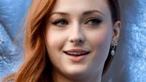 In other sophie turner news, she just celebrated her first us mother's day, and joe jonas shared a sweet throwback photo from her pregnancy on insta, writing happy mother's day to all the amazing. Sophie Turner Game Of Thrones Dekolletee Hammer Dieses Kleid Verhullt Rein Gar Nichts News De