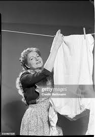 535 Laundry Ladies Retro Stock Photos, High-Res Pictures, and Images