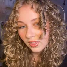 amelia wise (@ameliaiswise) • Instagram photos and videos