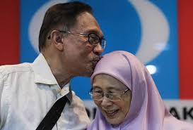 Seorang Ahli Parlimen Pkr Berundur Untuk Anwar Ibrahim Wan Azizah Astro Awani