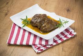 Exquisitas y gelatinosas si se cocinan en salsa, son tiernas y melosas y una vez impregnadas con oporto, aún mas. 5 Recetas Faciles De Carrillada Supermercados Mas