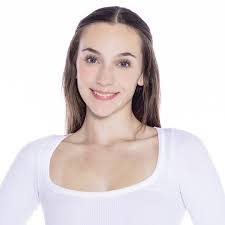 Taryn Gilbert's Instagram, Twitter & Facebook