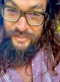 Aquaman 🆚 Battlebeast Location: Shao Kahns Coliseum Both have the Weapons  pictured!