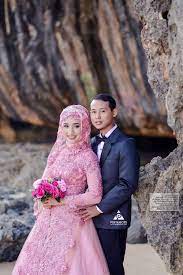 Kali ini akan kami sediakan beberapa inspirasi foto prewedding tanpa sentuhan Pin Di Prewedding Di Pantai Yogya Outdoor Muslim Hijabers