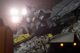 Miami building collapse 'felt like an earthquake'. Yowdm8fpgkox2m