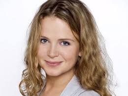 Sie wurde 2005-2006 durch Isabella Jantz ( siehe ehemalige Hauptdarsteller) verkörpert. Florian Stadler als Nils Heinemann, Dabei seit: Teil 726 - leip