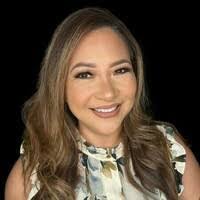 Danielle Plunkett's Instagram, Twitter & Facebook