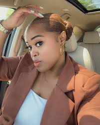 FBF Fun while the straight hair lasted. Lol 💫 💫 @stylesbystefanierose  @beautybodybuildher always tames this mane. 🤌🏾