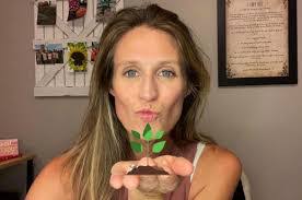 Kate Roach's Instagram, Twitter & Facebook