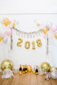 30 Best New Years Eve Decor Ideas For Home Decor New Years Eve Decorations Birthday Balloons Prom Decor