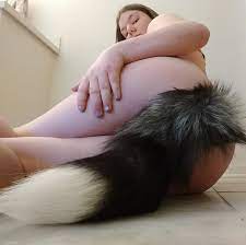I don't like the feeling of synthetic fur so my plug is made from a real  coyote tail : r/tailplug