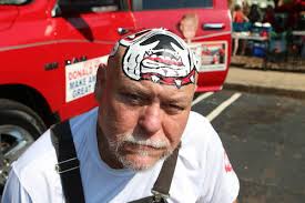 Superfan status: Georgia fans vie for Mike 'Big Dawg' Woods induction into  College Football Hall of Fame