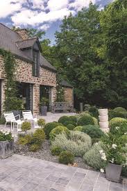Maison Bretonne En Pierre Renovee Et Son Jardin Maison En Pierre Terrasse Maison Maison Bretagne