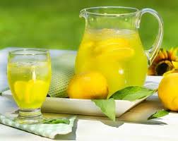 Folgende wirkung hat das vitamin auf am meisten vitamin c geht beim kochen in wasser verloren, da das vitamin c ins kochwasser übergeht. Entwassern Mit Vitamin C Gegen Wassereinlagerungen Zum Entgiften Entgiftungskur Zitronen Diat Gesundheit