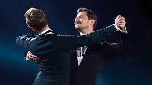 Let's dance comes tearing out of the gate, propulsed by the skittering modern love, the seductively menacing china girl, and the brittle funk of the title track. Let S Dance Tranenreiche Liebeserklarung Im Tv Tv Bild De