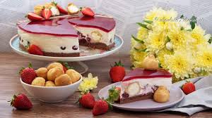 Man braucht von dem guß nicht alles, ich musste den rest leider wegschütten. Windbeuteltorte Backen Mit Joghurt Kirsch Fullung Absolute Lebenslust