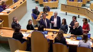 Het is 2021 en er zijn nog steeds te weinig vrouwen in de tweede kamer. Stikstofwet Nog Voor De Kerst In De Kamer Melkvee Nl Nieuws En Kennis Voor De Melkveehouder