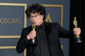 Premiul pentru cel mai bun regizor a fost câștigat de alfonso cuaron, pentru roma. Moment Istoric La Oscar 2020 Parasite Primul Film Intr O AltÄƒ LimbÄƒ Decat Engleza Care CastigÄƒ Premiul Pentru Cel Mai Bun Film Lista CompletÄƒ A CastigÄƒtorilor